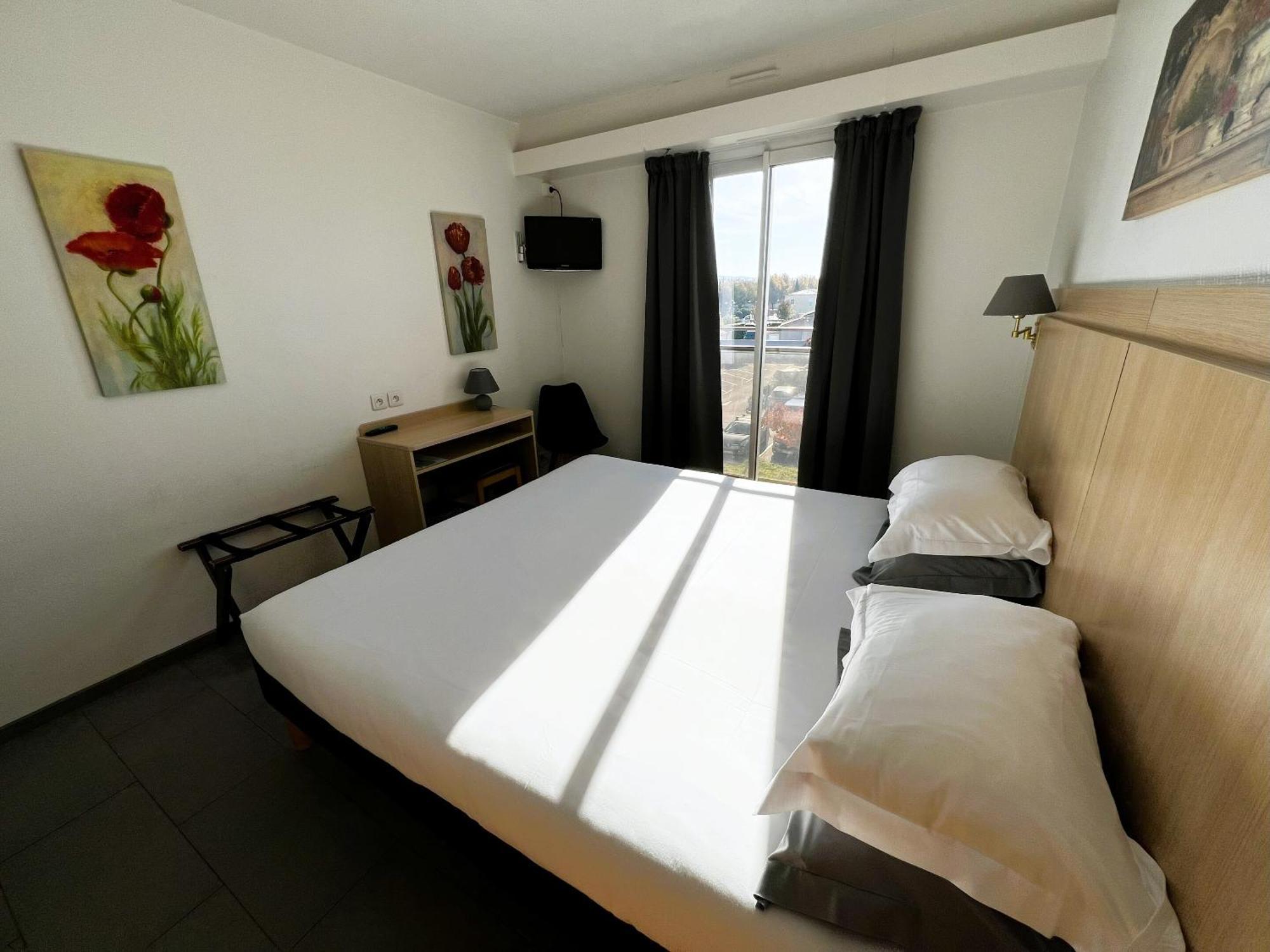 Hotel Les Nevons LʼIsle-sur-la-Sorgue Pokój zdjęcie