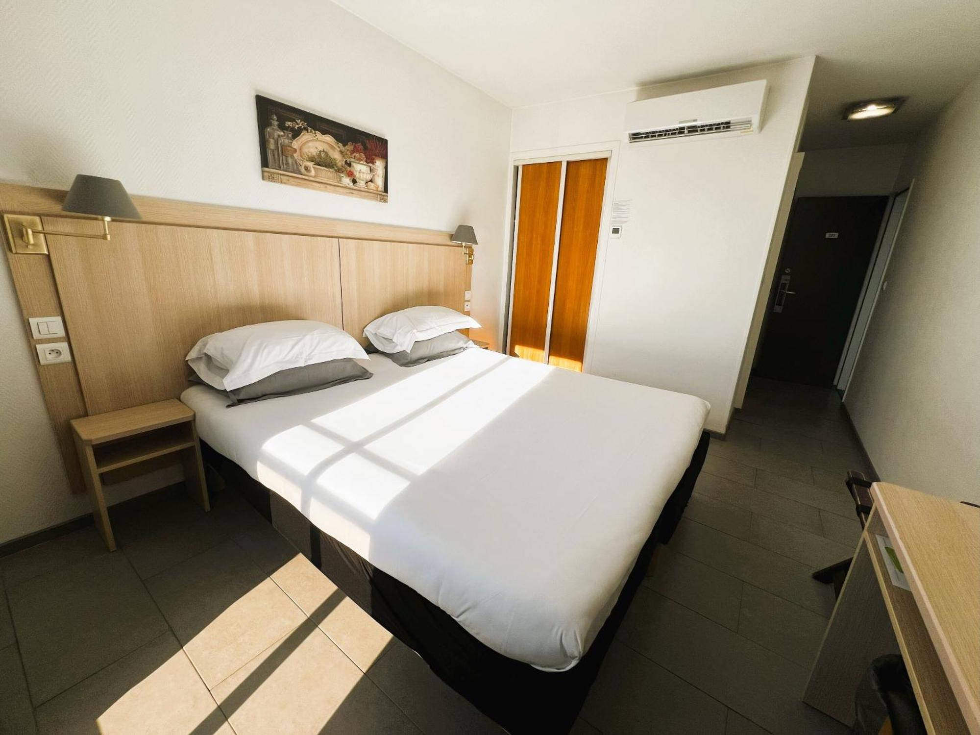 Hotel Les Nevons LʼIsle-sur-la-Sorgue Pokój zdjęcie